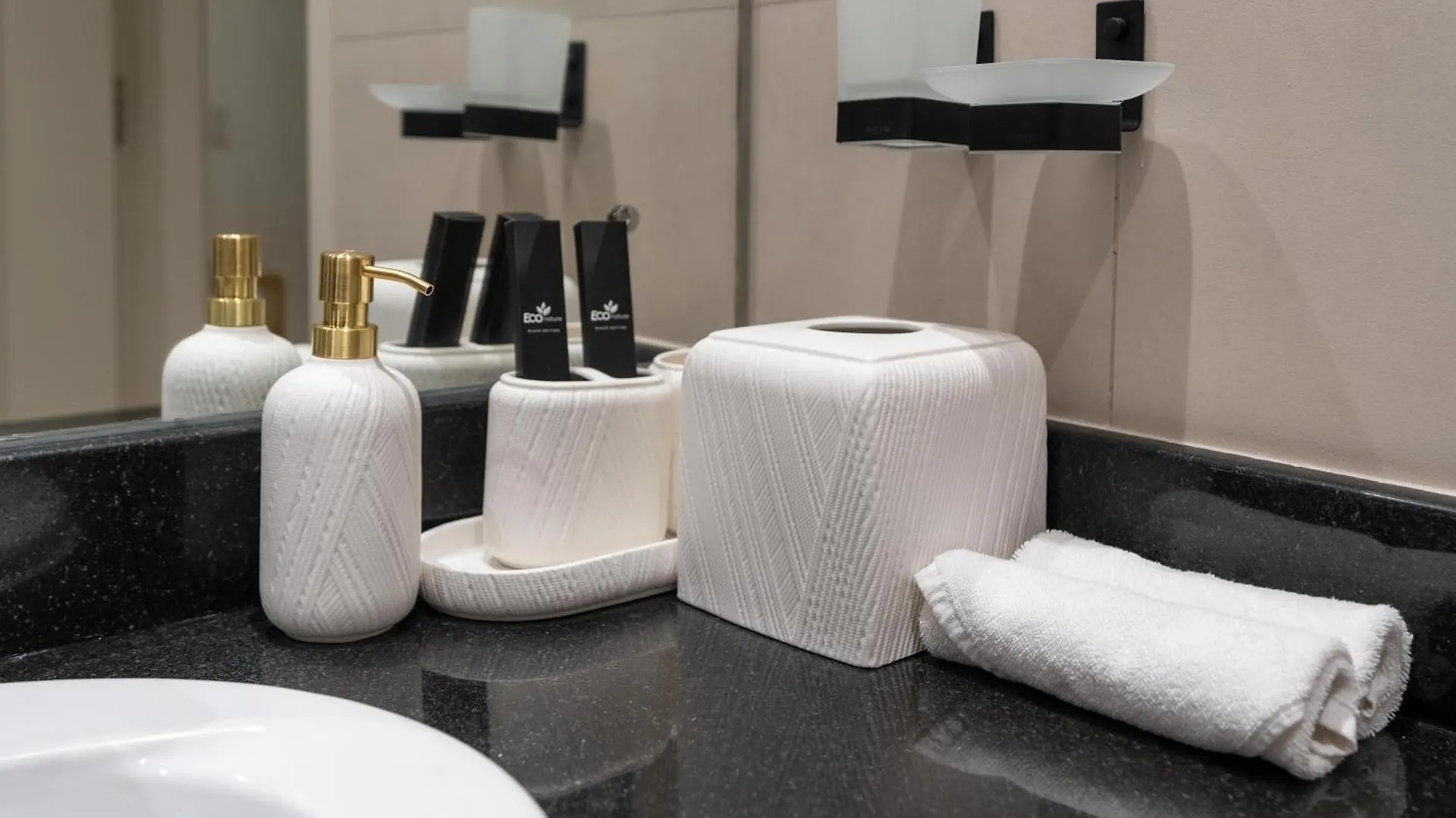 White Sage Incredible Studio Next To Metro Dubai Apartment
